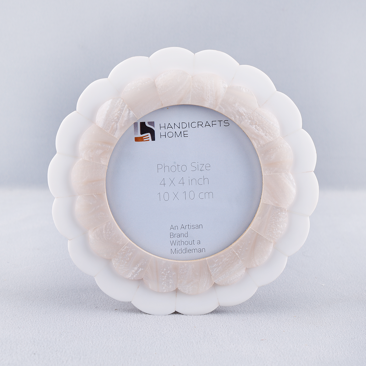 Scalloped Round Picture Frame