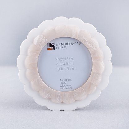 Scalloped Round Picture Frame