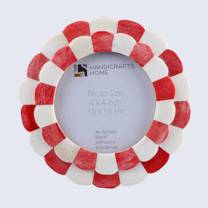 Scalloped Round Picture Frame