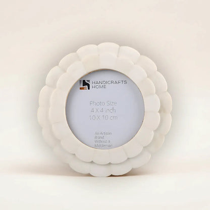 Scalloped Round Picture Frame