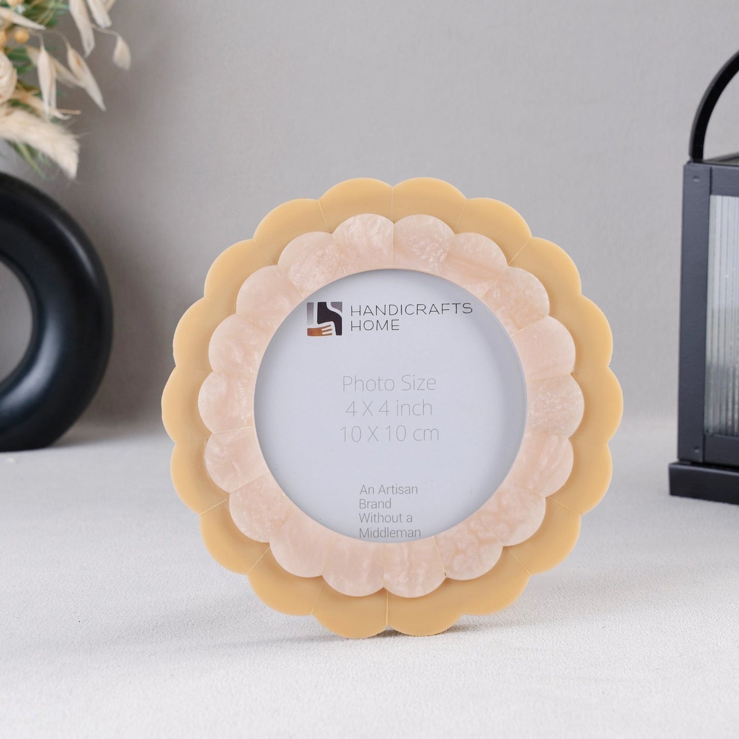 Scalloped Double Layer Round Picture Frame