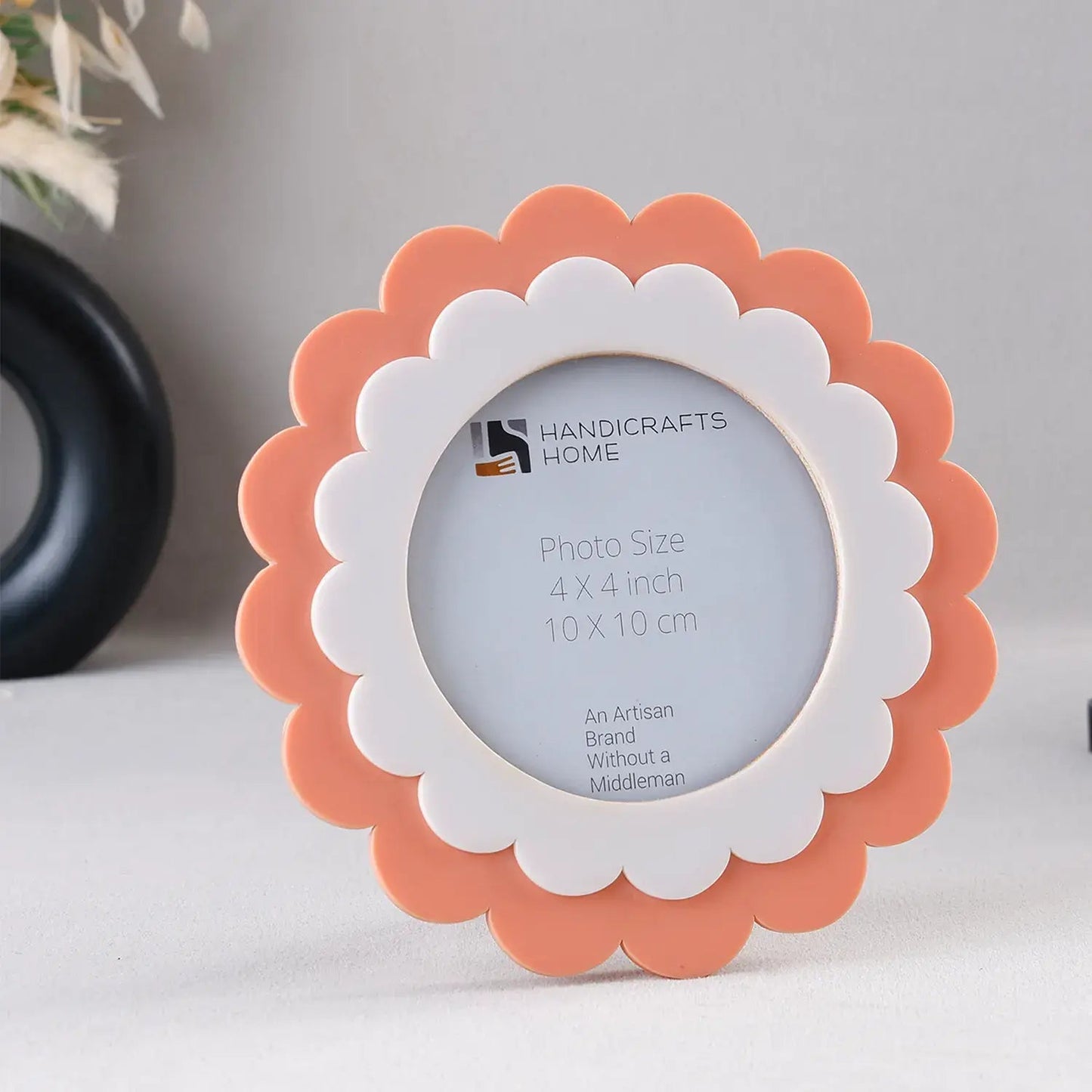 Scalloped Double Layer Round Picture Frame