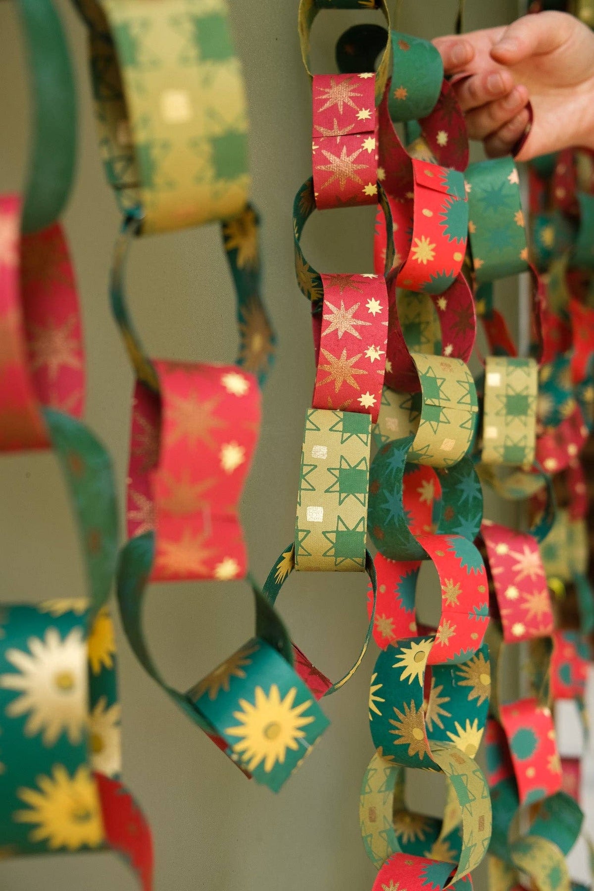 Festive Paper Chain Kit 160 Strips Recycled Paper